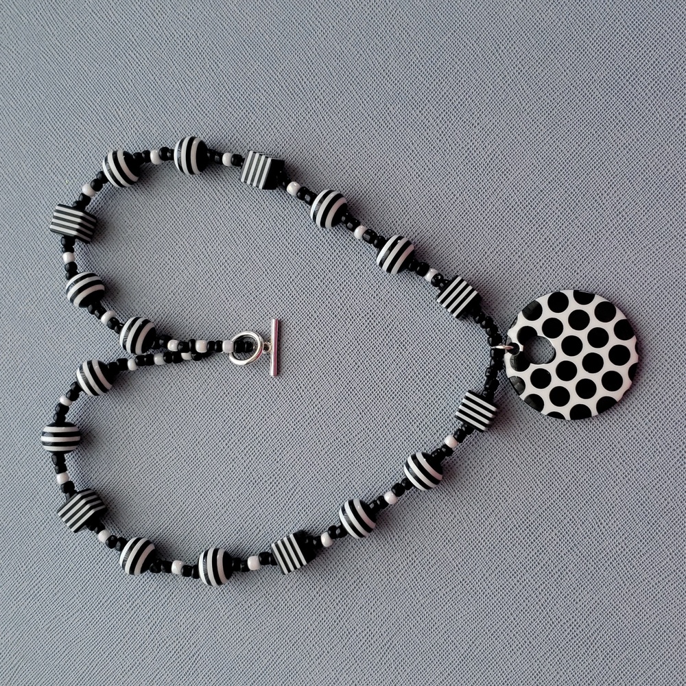 New Bold Lightweight Black and White Toggle Easy to Wear Statement Necklace